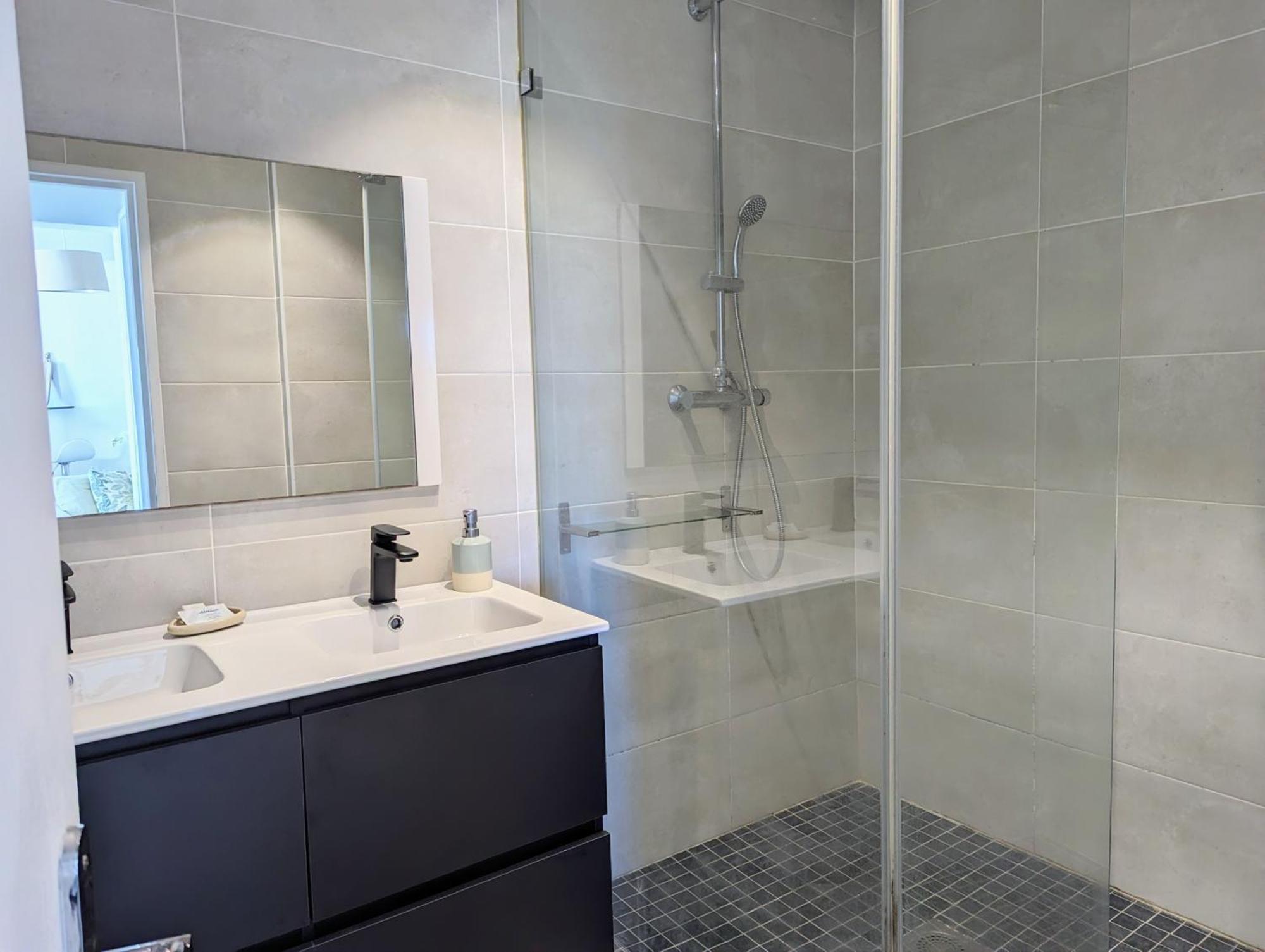 Cap Saint Gilles - T3 Vue Sur Le Port Apartment ภายนอก รูปภาพ